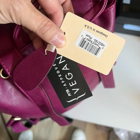 NWT. Fuchsia Vegan Leather Backpack, STUNNING - Picture 6 of 11